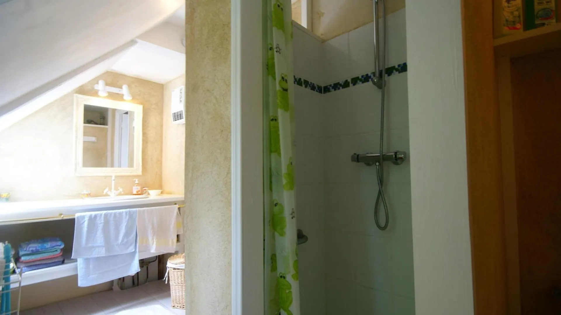 Cosy Holiday Home With Terrace Near Quimperle, Cleaning Included Querrien