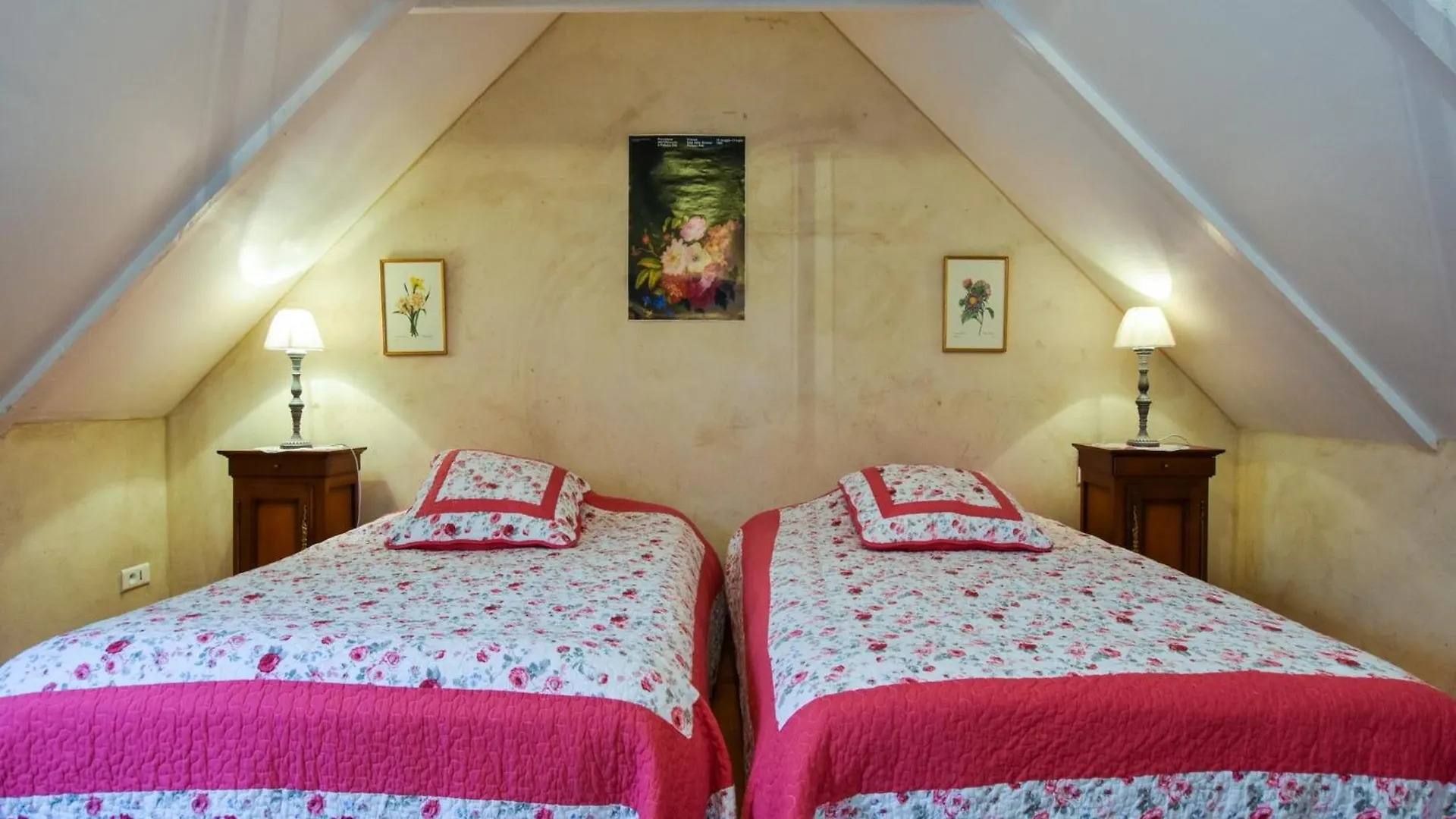 Cosy Holiday Home With Terrace Near Quimperle, Cleaning Included Querrien