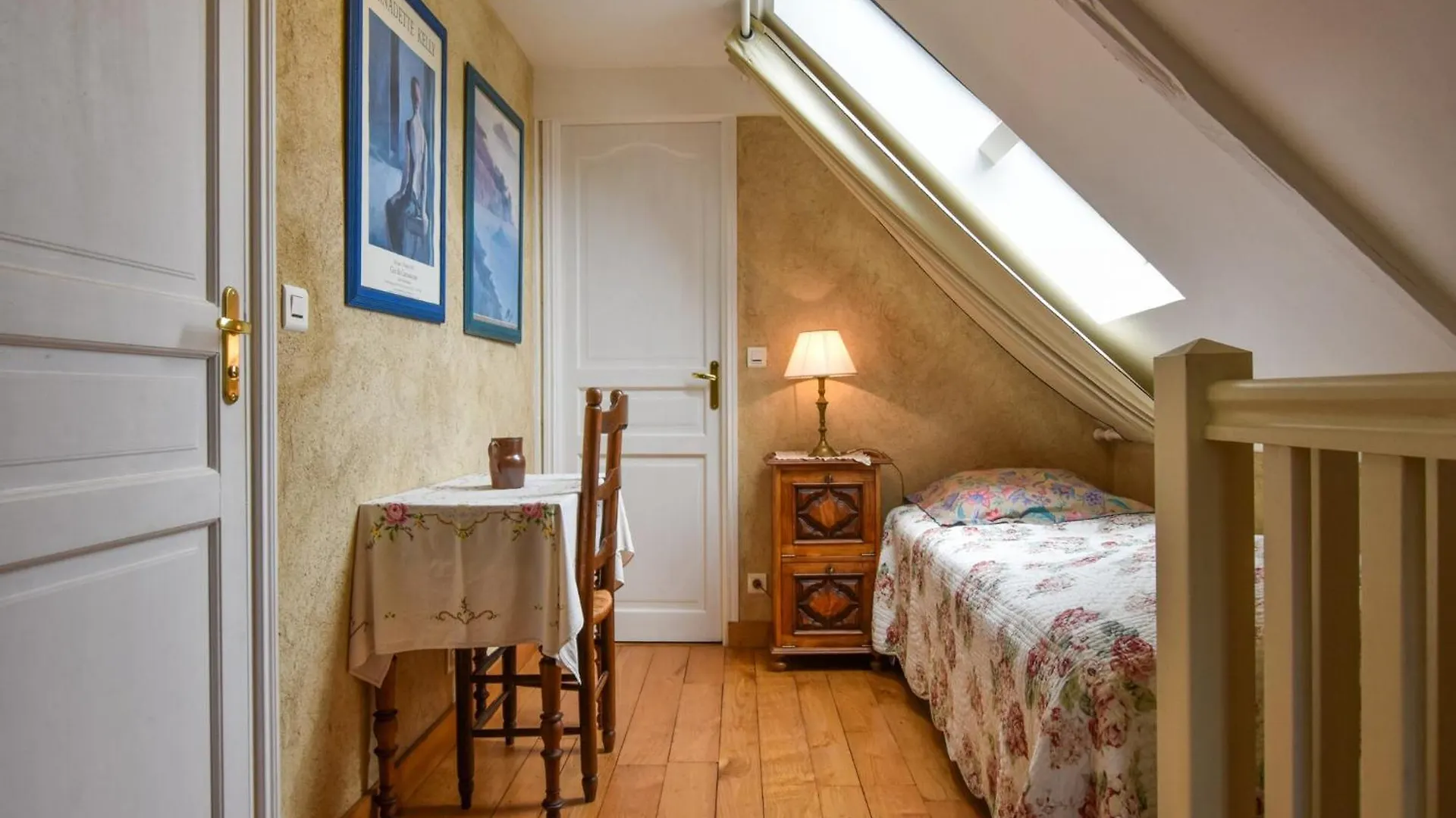 Cosy Holiday Home With Terrace Near Quimperle, Cleaning Included Querrien